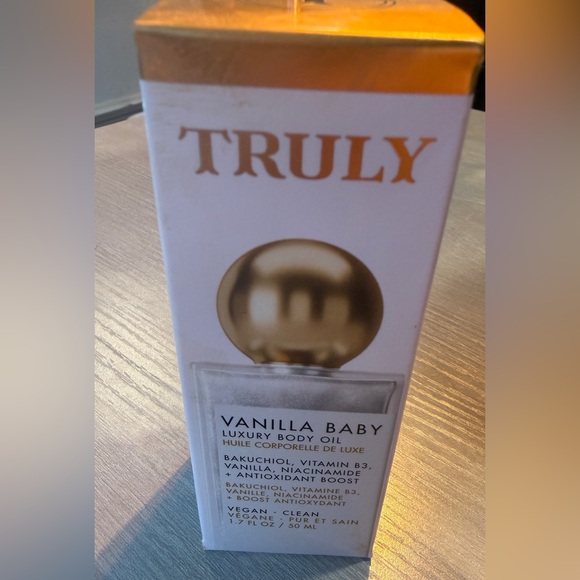 Truly Luxury Body Oil | Hydrating & Illuminating with Natural Shimmer-New In Box - Picture 4 of 11